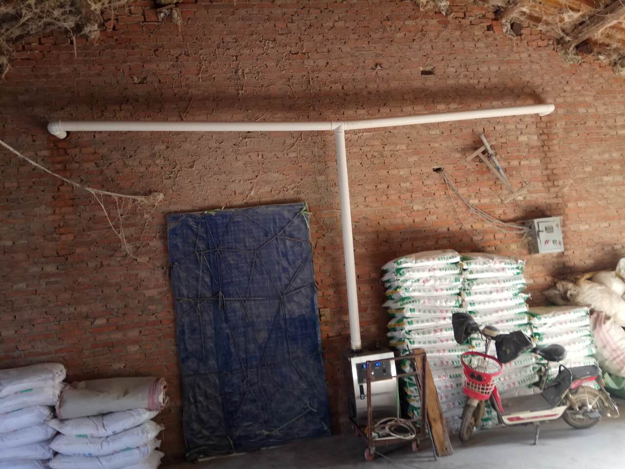 1645067241573215.jpg 養(yǎng)雞場消毒1.jpg